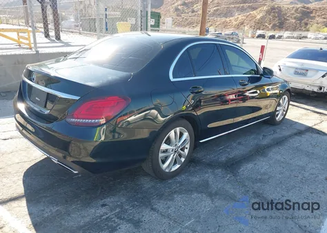 2019 Mercedes-Benz C 300 z USA, uszkodzony, nr VIN 55SWF8DB8KU313321